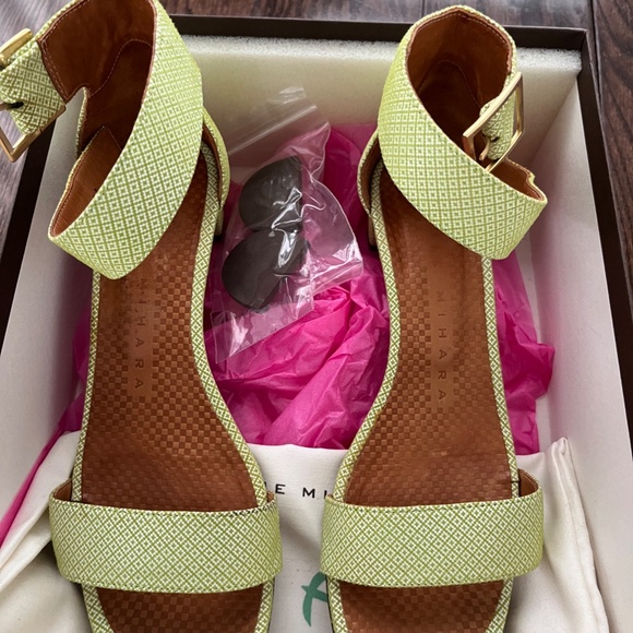🥑CHIE MIHARA Avocado Green Sandals - Picture 7 of 7